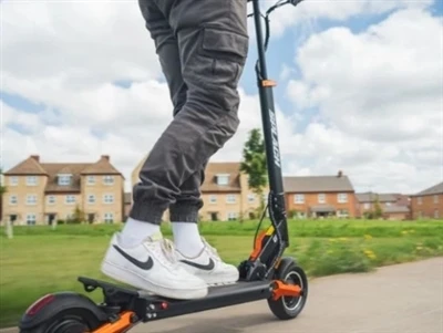 Hvordan fikser du et scooterbatteri, der ikke oplades