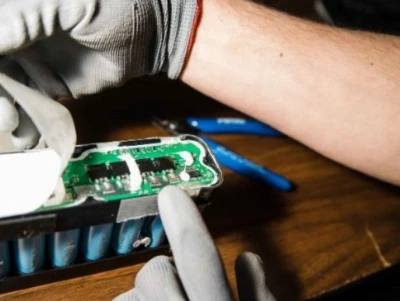 Sådan tjekker du dit batteris BMS for fejl